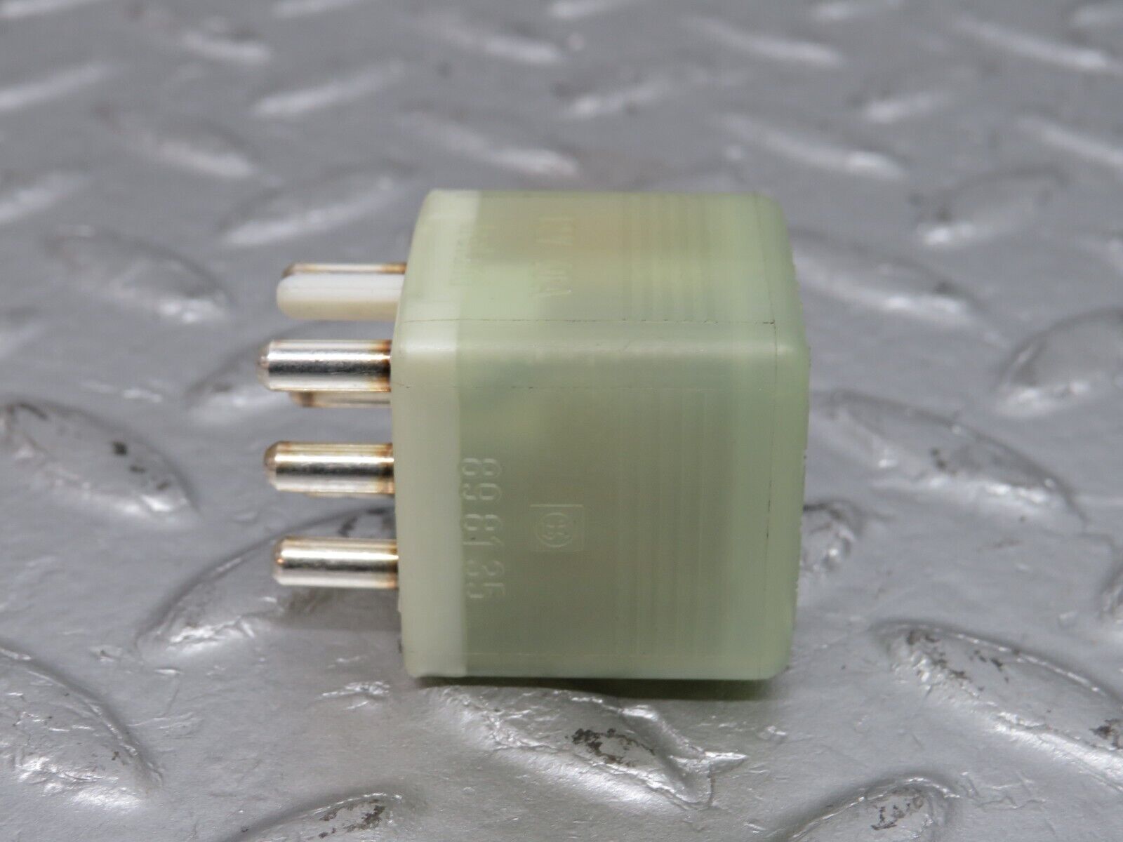 39645 Mercedes-Benz R129 320SL Coupe Door Window Control Relay 0015427819