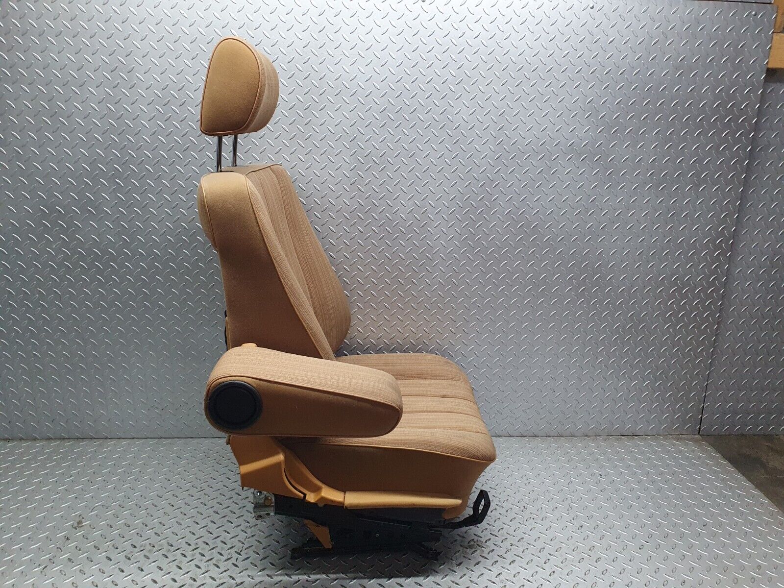 41375 Mercedes-Benz W124 200E Front Left Passenger Side Seat Palomino 1249101050