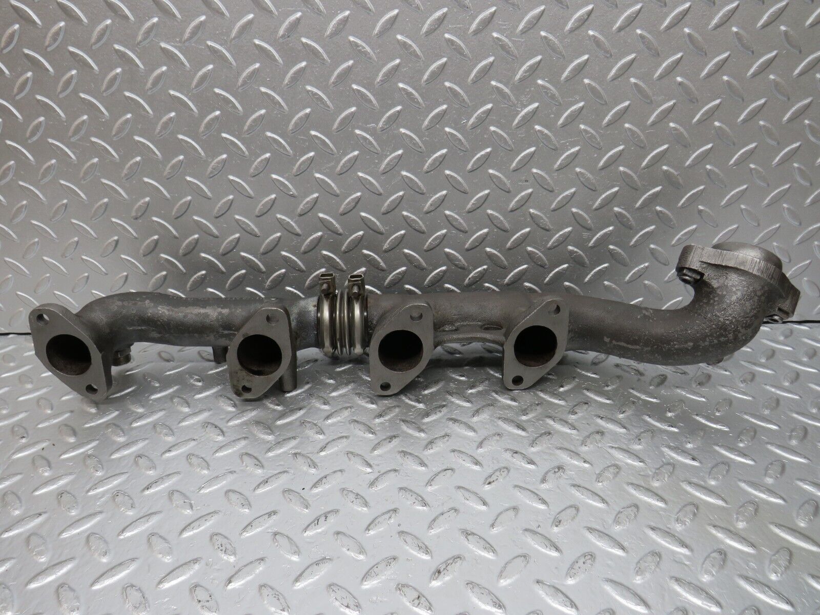 33111 Mercedes-Benz W126 380 V8 Exhaust Manifold Left 1161422302 1161422902