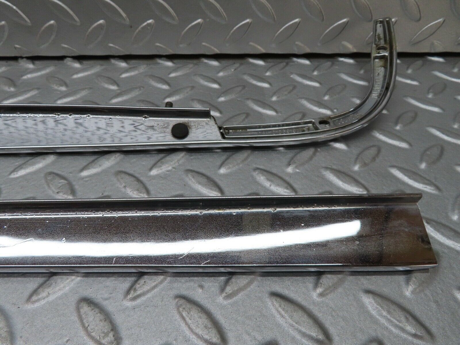 17618 Mercedes-Benz W116 450SEL Trunk Lid Chrome Moulding Trim Pair