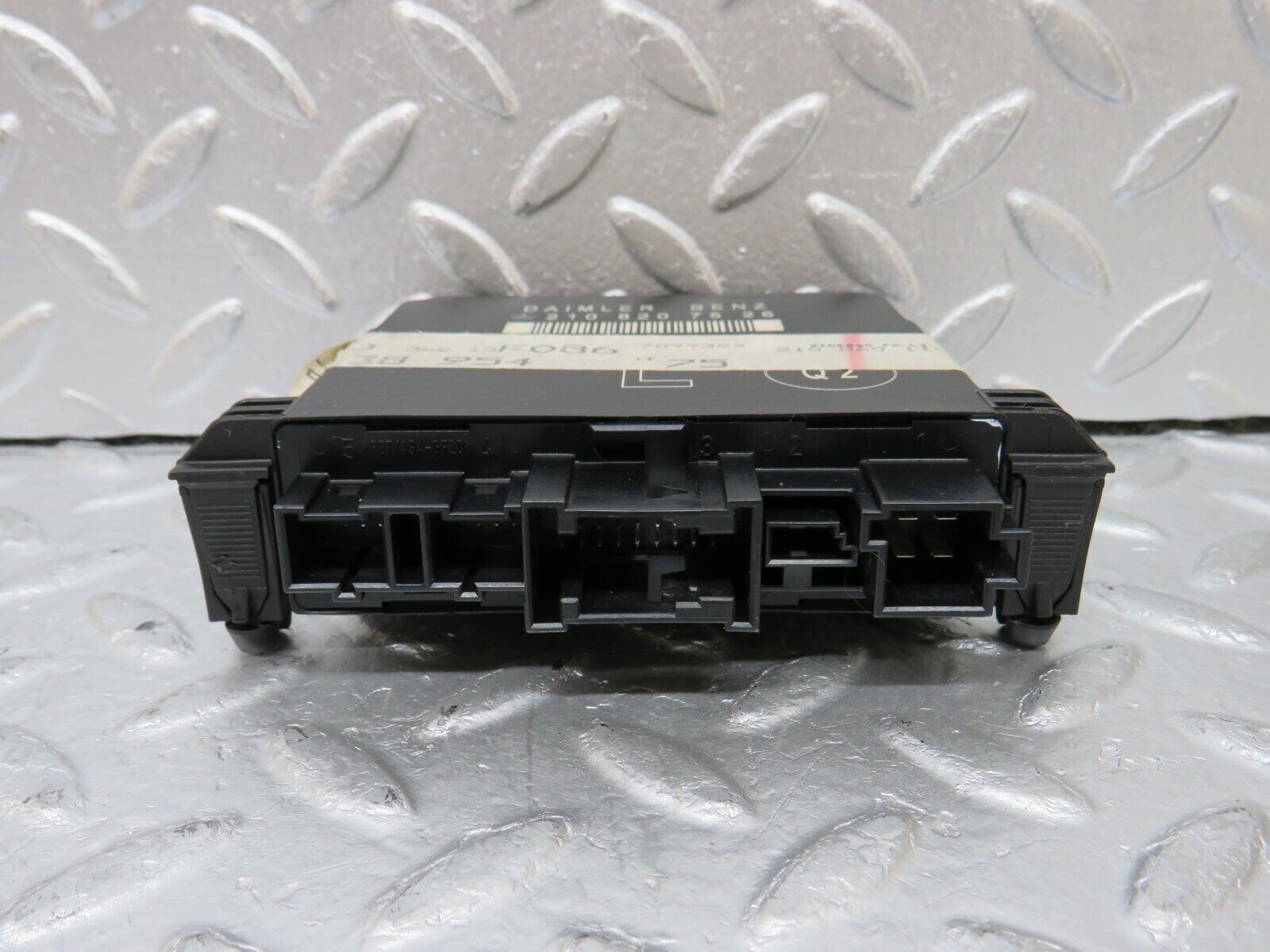 34760 Mercedes-Benz W210 320E Door Control Unit Front Left 2108207526