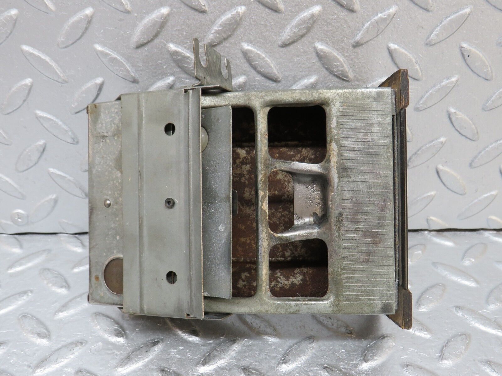 37552 Mercedes-Benz W109 300SEL Centre Console Ashtray Wood Finish