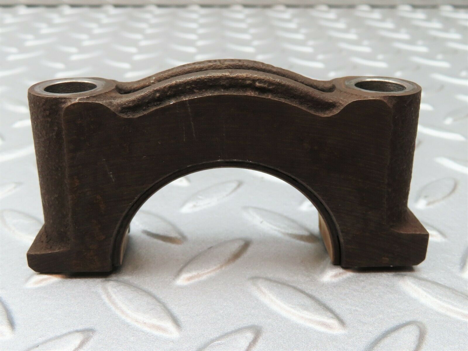 3954 Mercedes-Benz S123 200T Wagon Crankshaft Bearing Holder Block 1020011