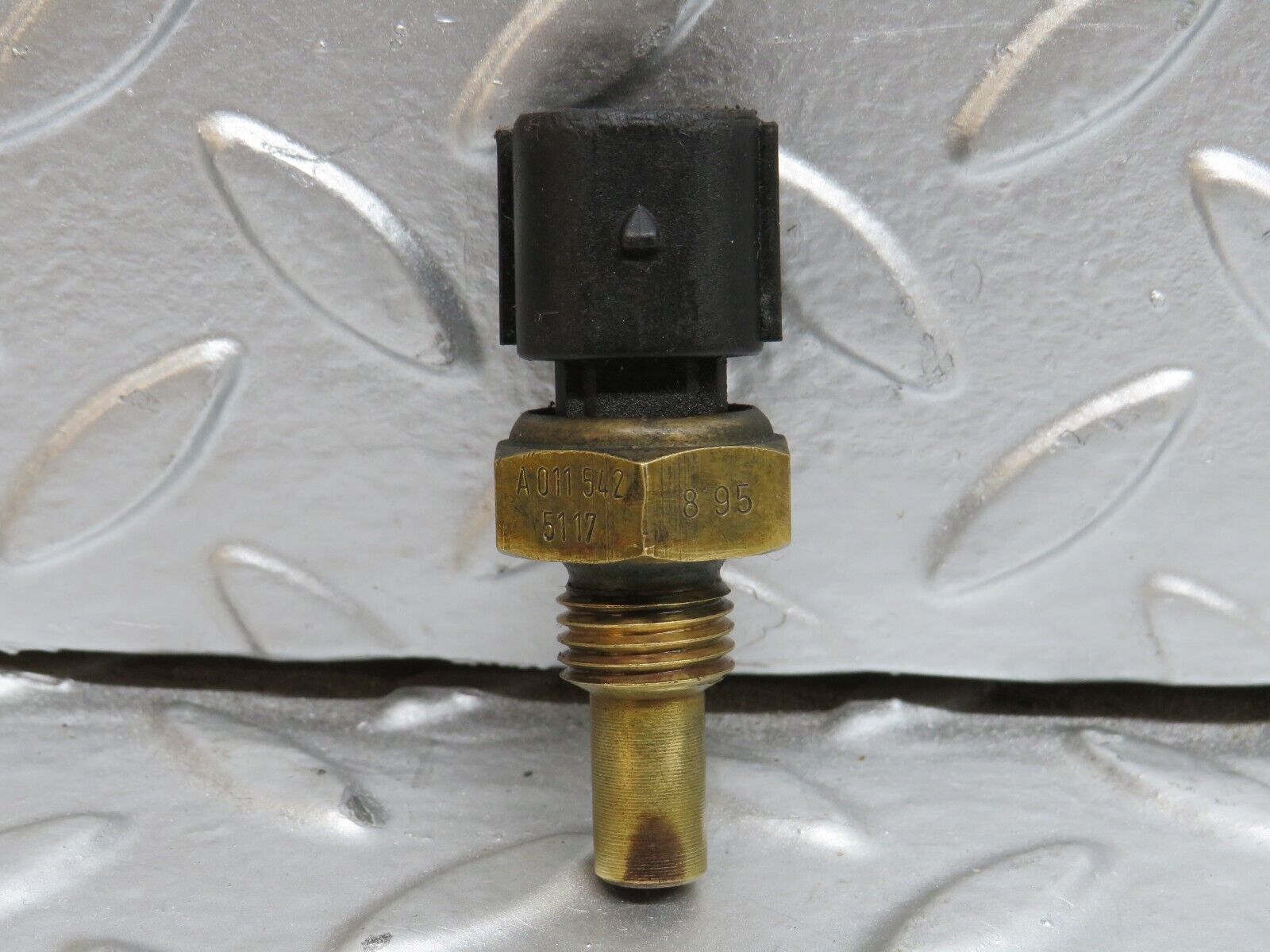 29175 Mercedes-Benz C124 320CE Coolant Temperature Sensor 0115425117