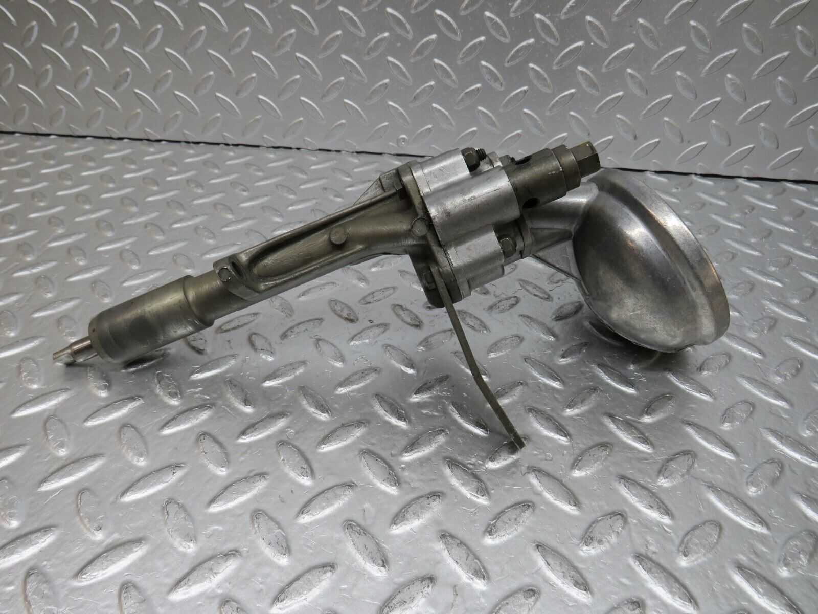 0868 Mercedes-Benz W123 240D Oil Pump 1151800102