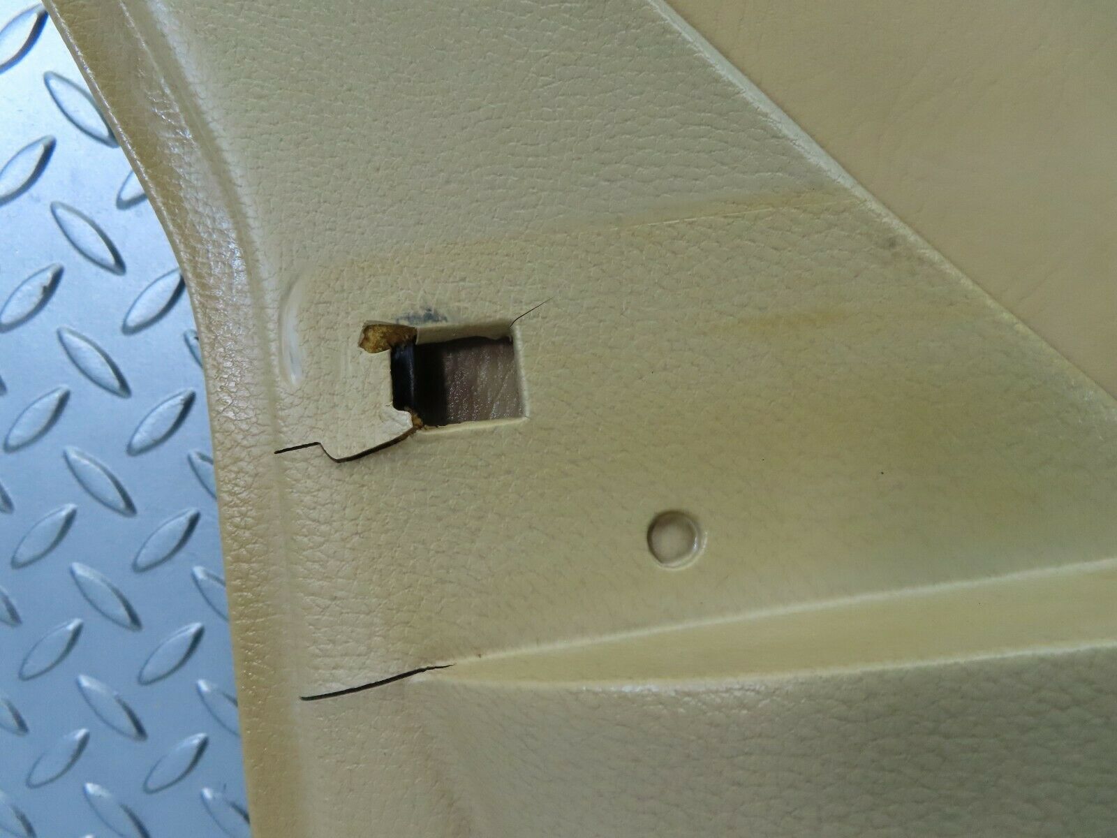 7318 Mercedes-Benz W116 450SE Front Left Door Card Beige