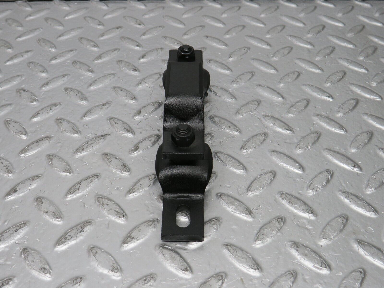 31112 Mercedes-Benz W123 200D Engine Mount Bracket