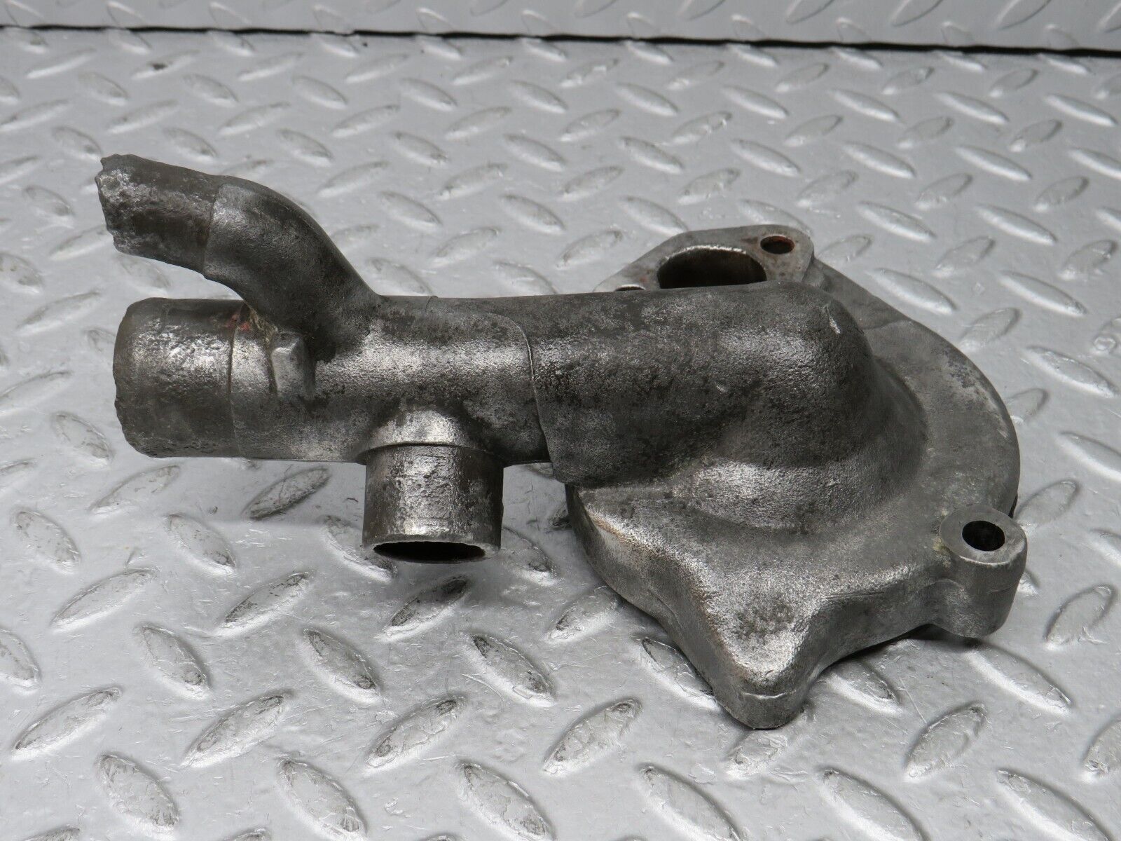 35910 Mercedes-Benz 240D OM616.912 Water Pump Housing 1212010601