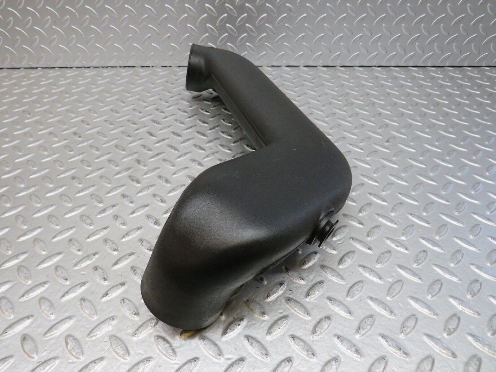 28933 Mercedes-Benz C124 320CE Coupe Air Intake Pipe 1041413304