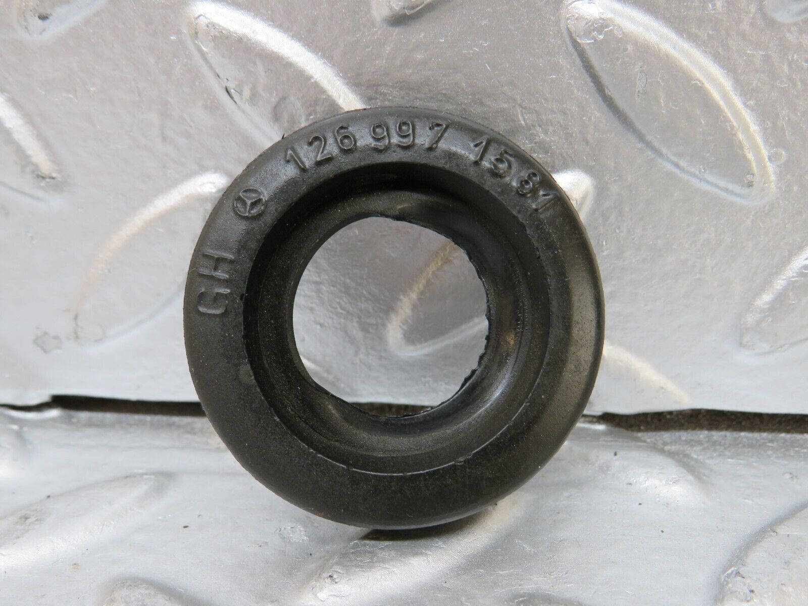 26523 Mercedes-Benz C124 220CE Coupe Heater Hose Rubber 1269971581