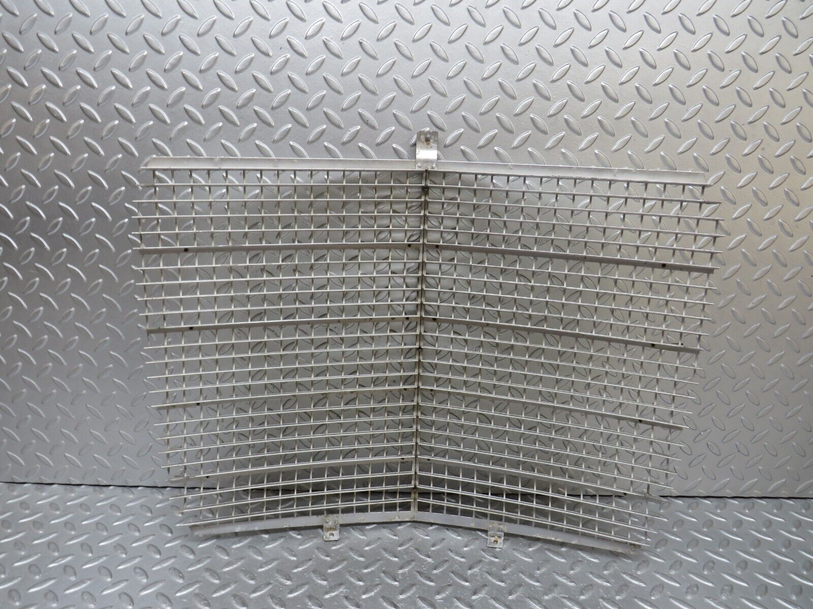 37583 Mercedes-Benz W109 300SEL Bonnet Grill With Chrome Trims