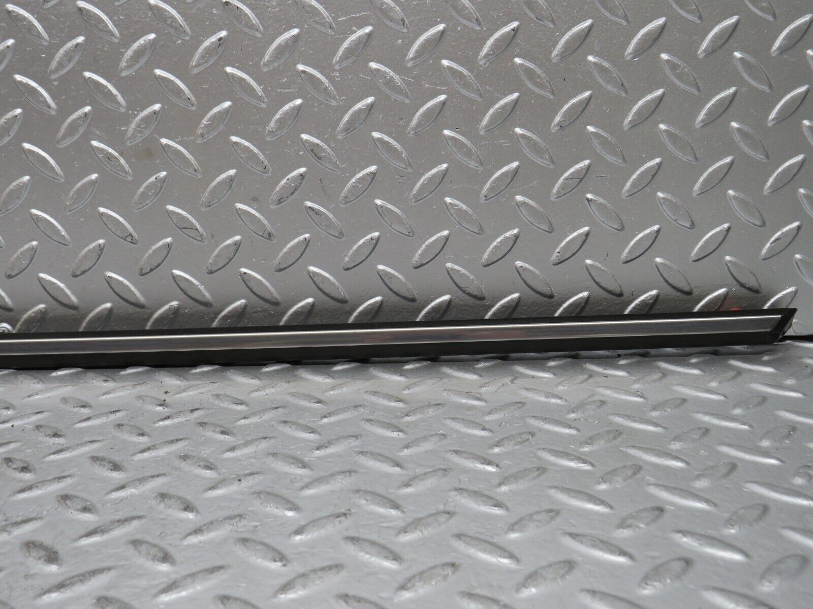 28237 Mercedes-Benz S123 240D Wagon Front Right Door Centre Moulding Trim