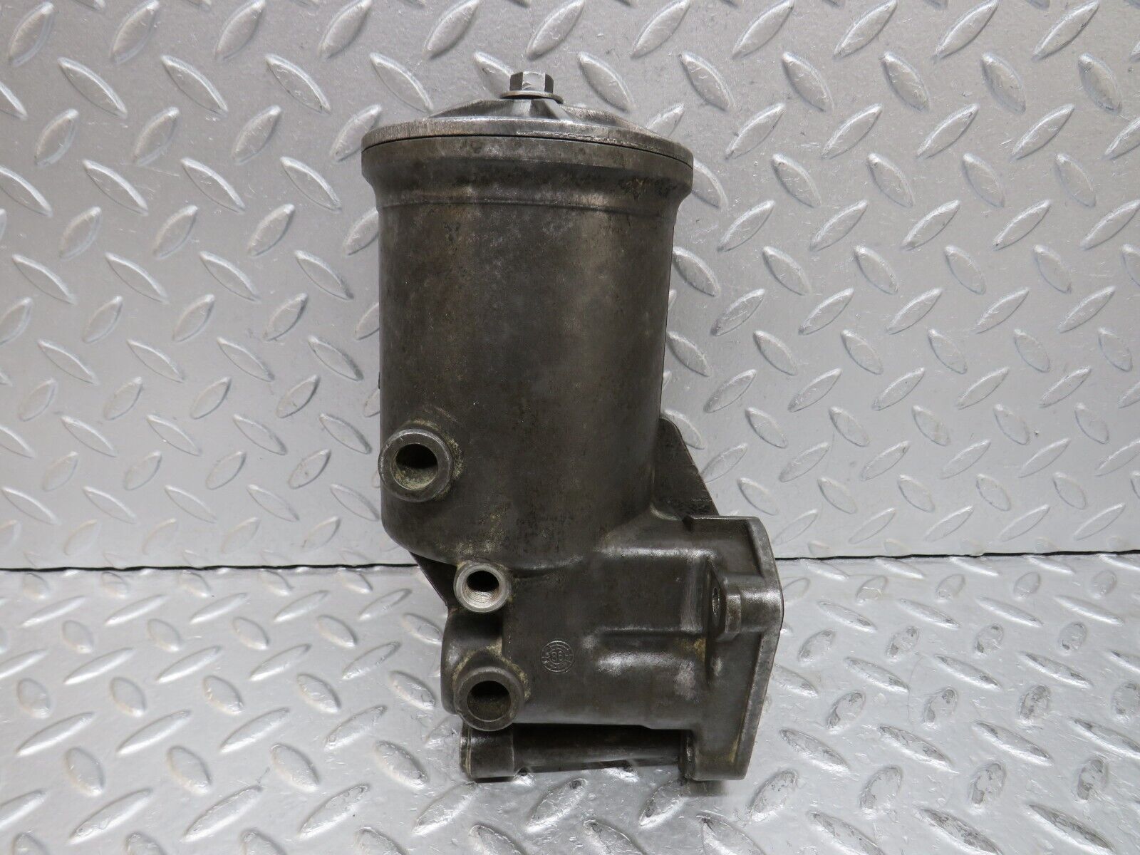 37150 Mercedes-Benz C126 420SEC Coupe Oil Filter Housing 0011846525 1171802511