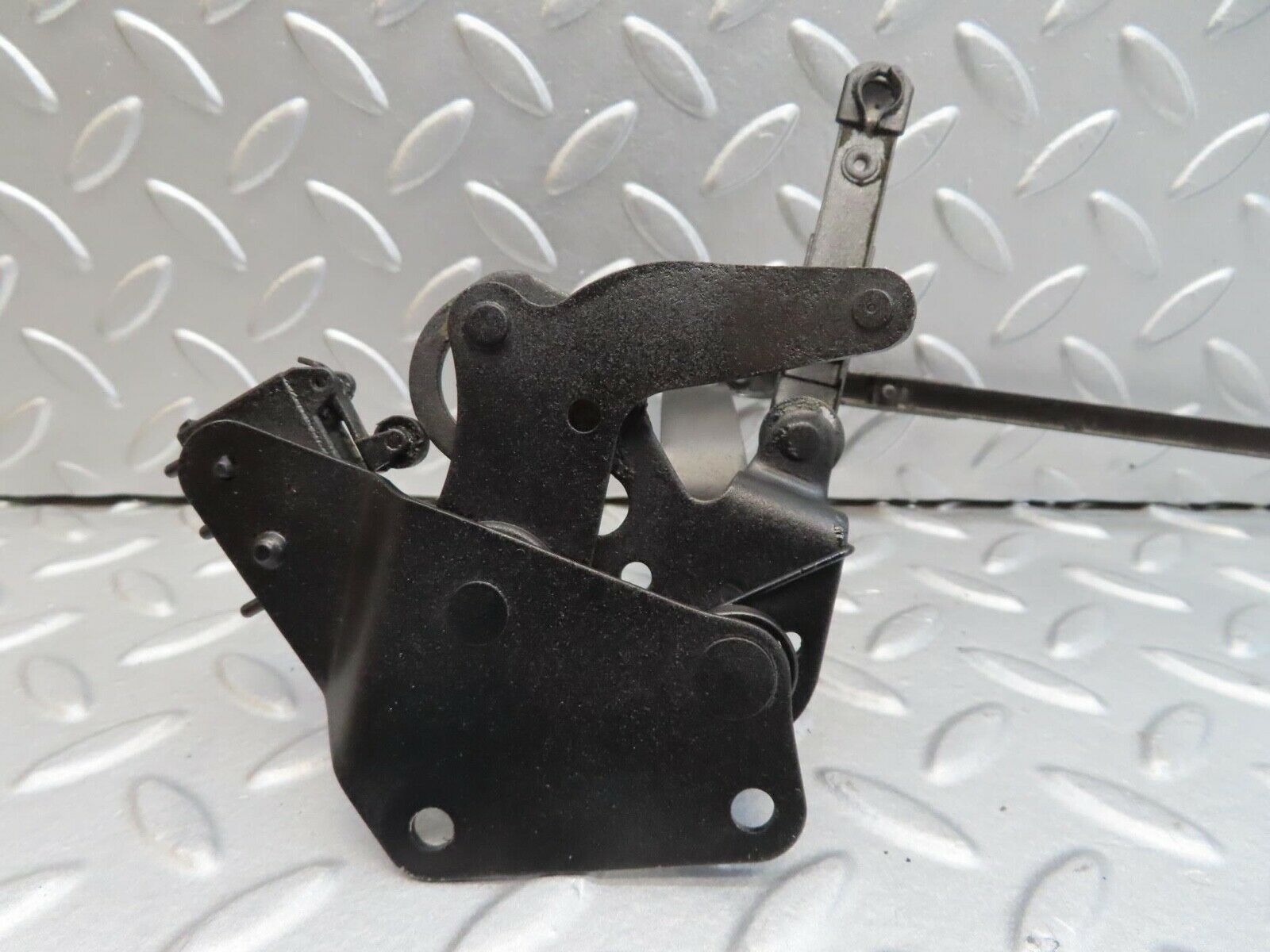 16002 Mercedes-Benz W123 280E Throttle Linkage