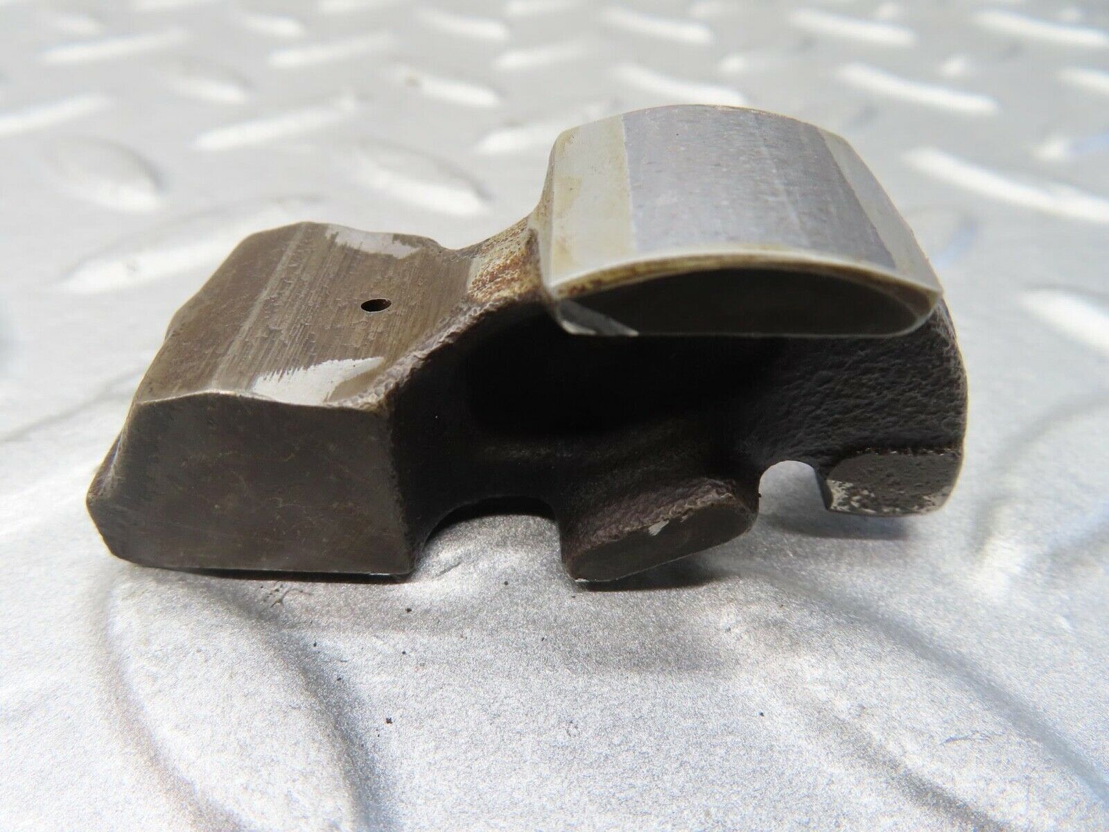 16154 Mercedes-Benz W123 280E Valve Rocker Arm With Retaining Spring