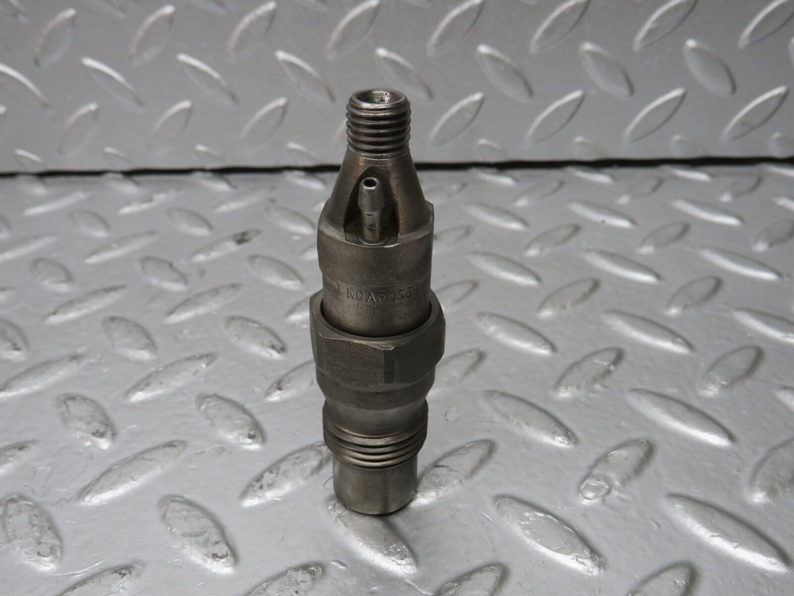 32902 Mercedes-Benz W123 300D Fuel Injector Bosch KCA30S35/4