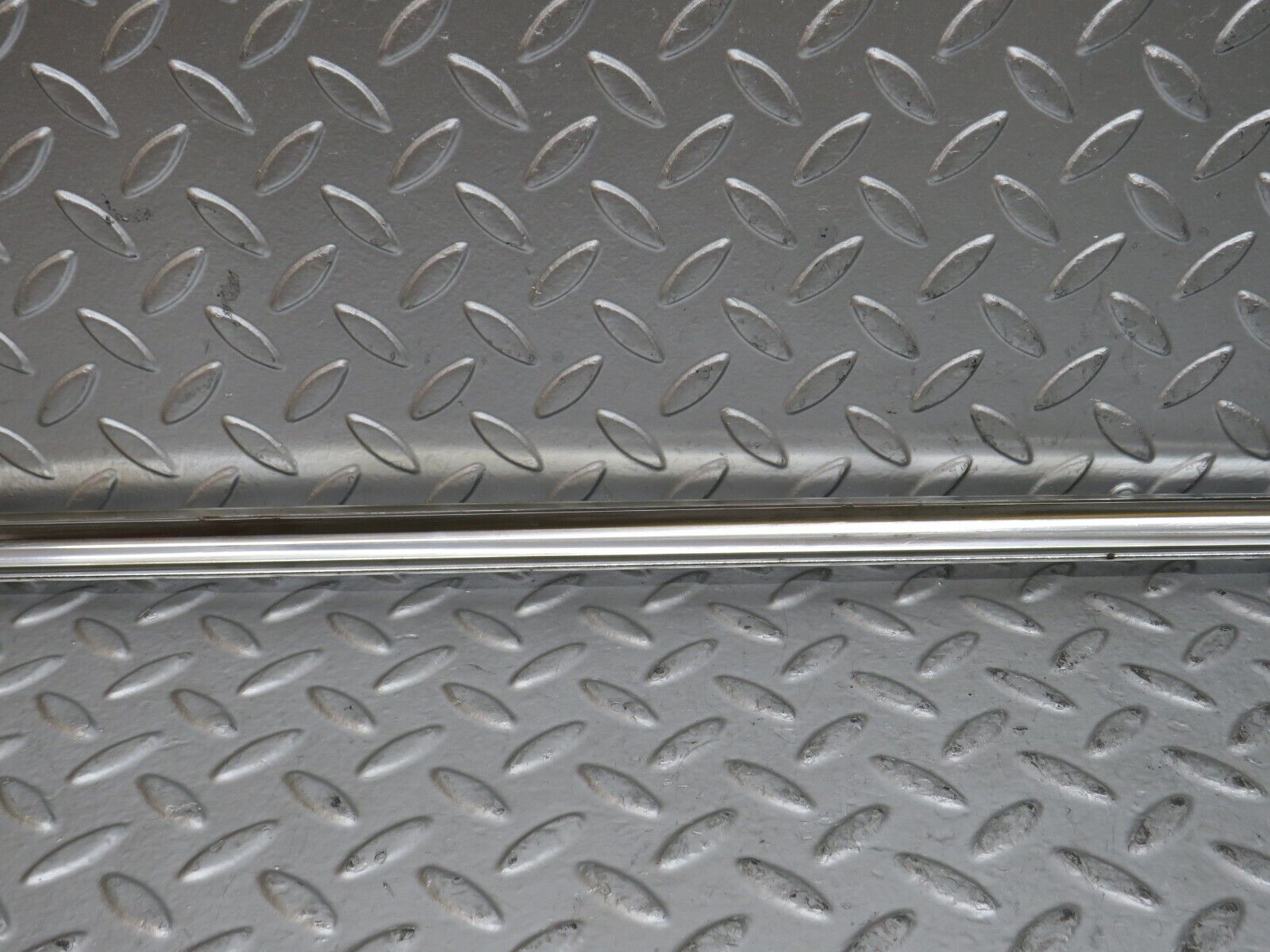 28231 Mercedes-Benz S123 240D Wagon Rear Right Window Chrome Moulding Trim