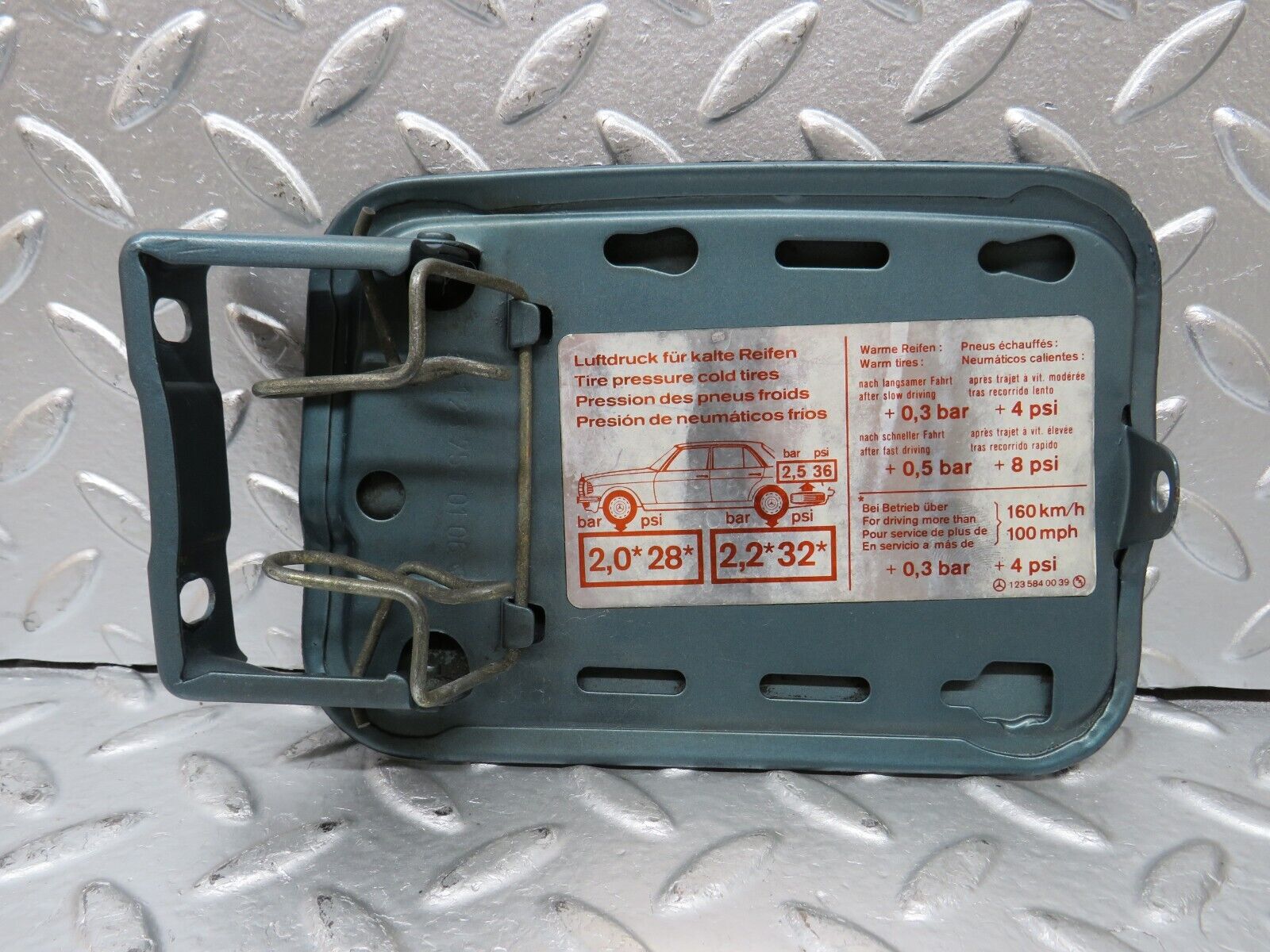 29850 Mercedes-Benz W123 230E Fuel Tank Flap Cap 1237500106