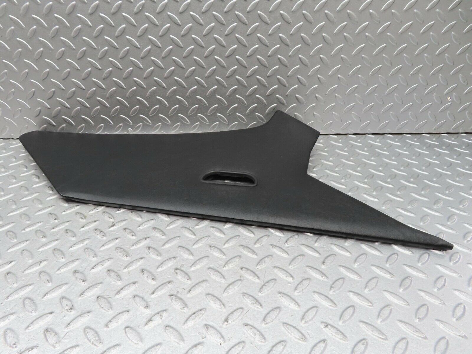 14681 Mercedes-Benz W201 190E C Pillar Cover Trim Left 2016950144