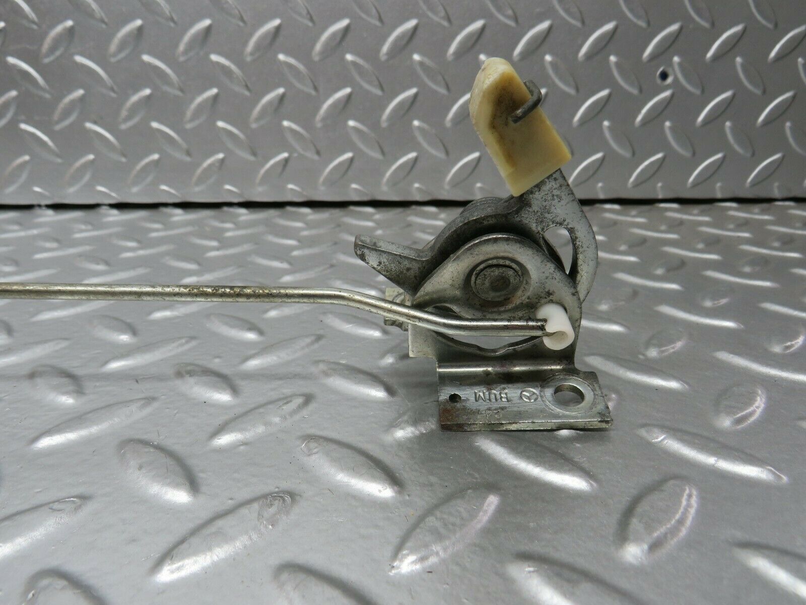 24263 Mercedes-Benz S124 220TE Wagon Rear Seat Bench Locking Mechanism Right