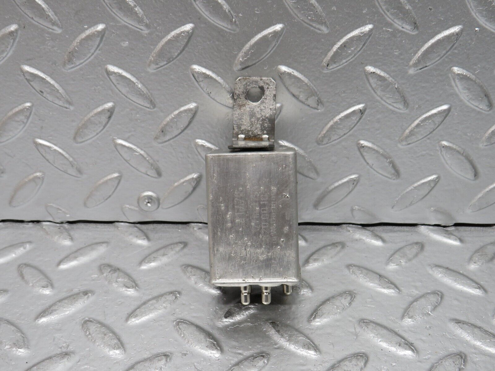 0679 Mercedes-Benz C107 350SLC Coupe Rear Heated Window Relay 1078200010