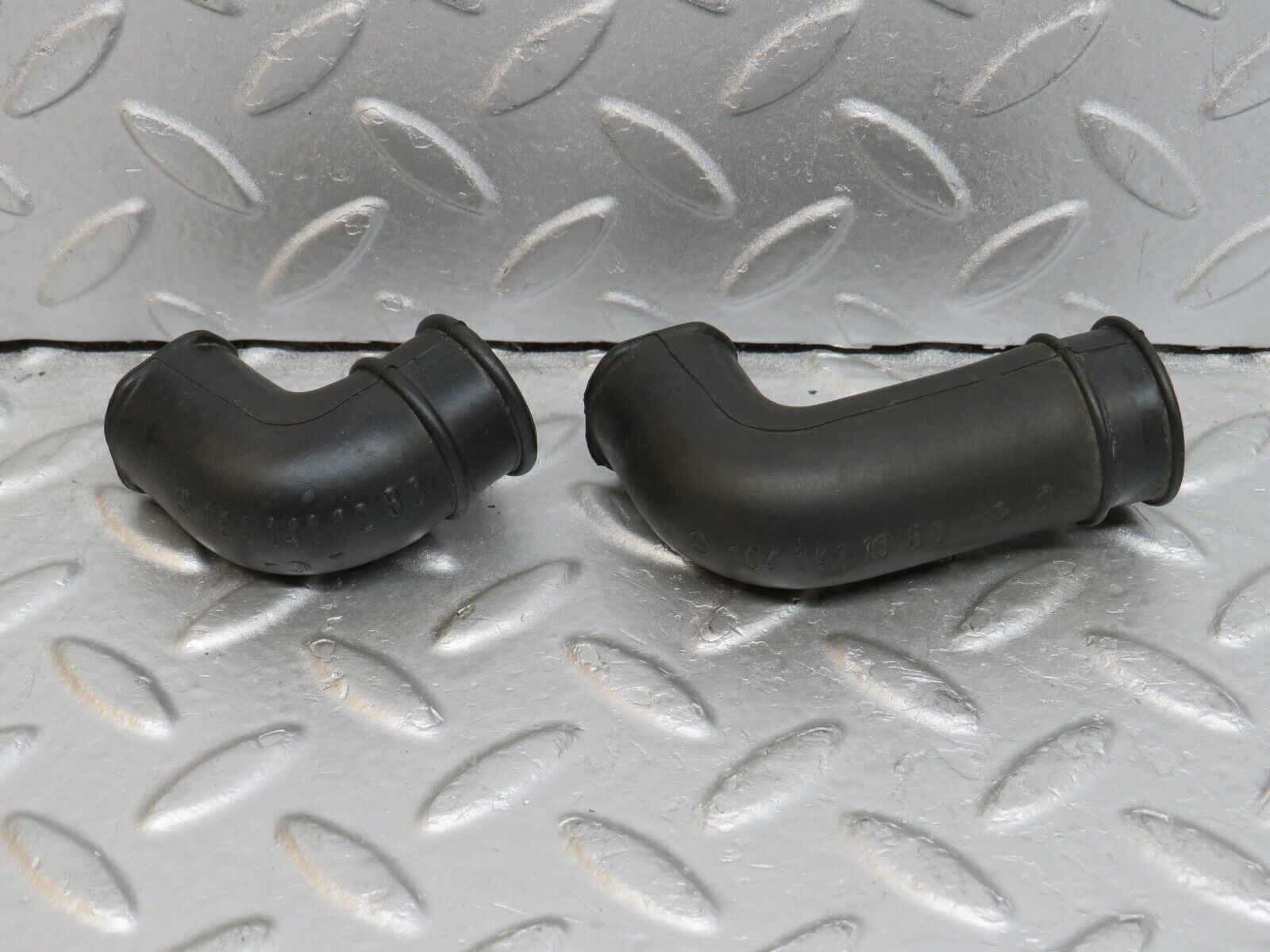 38119 Mercedes-Benz A124 320E Cabriolet Air Pump Hoses 1041411283 1041411383