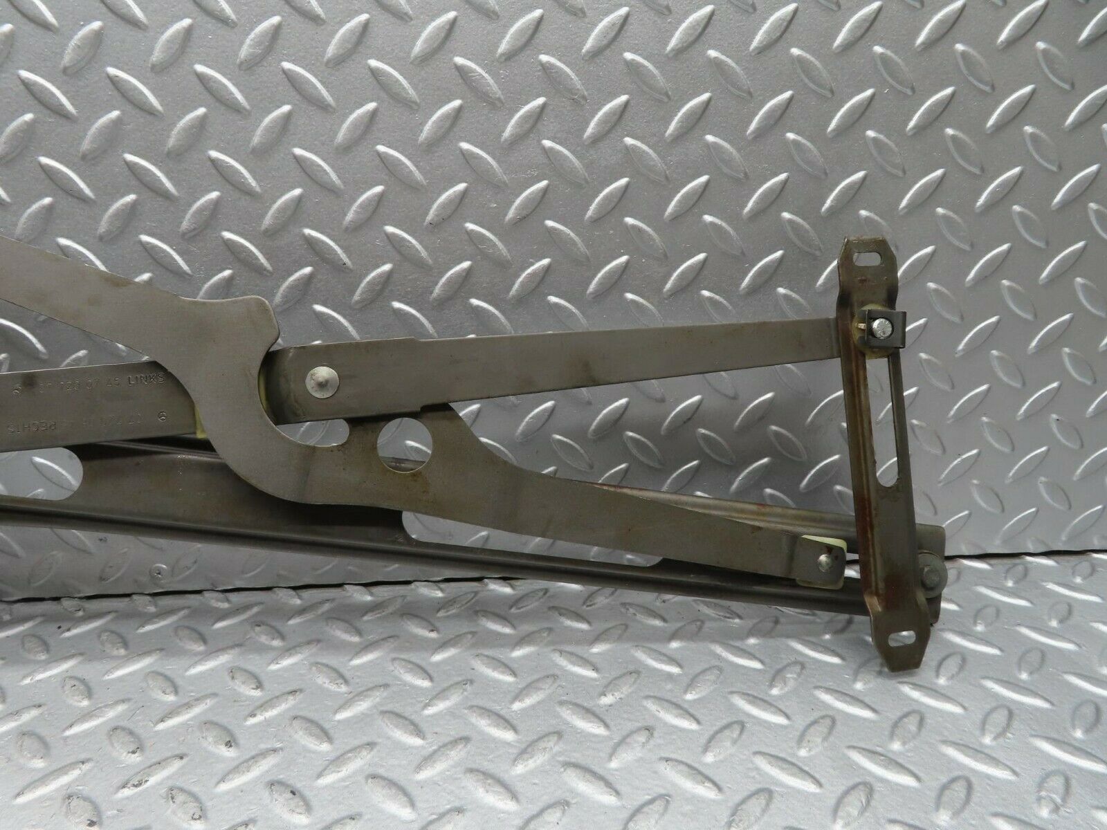 16638 Mercedes-Benz C107 380SLC Front Right Power Window Regulator 1077200846