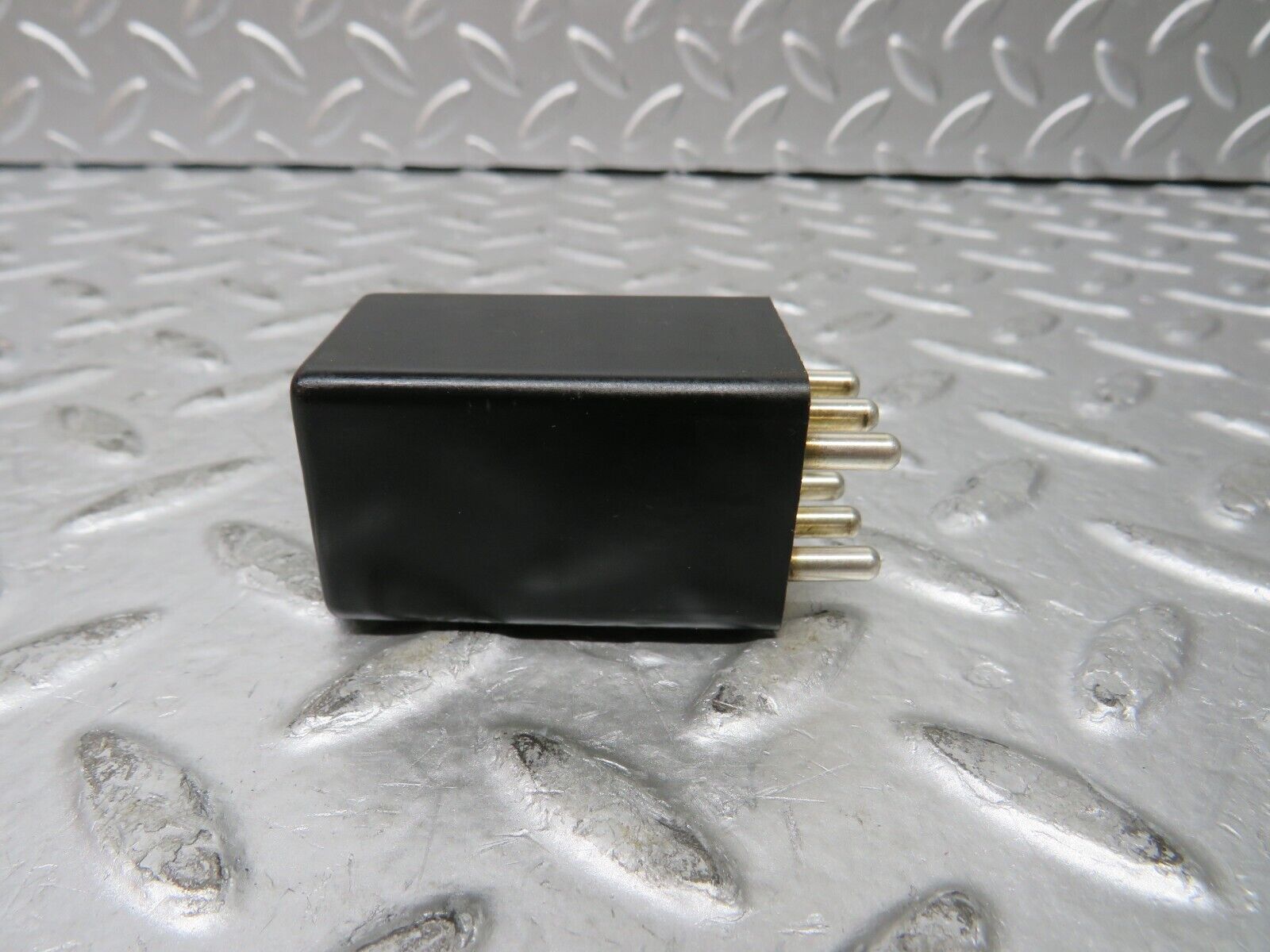 27194 Mercedes-Benz W123 280E Intermittent Wiper Relay 0008210863