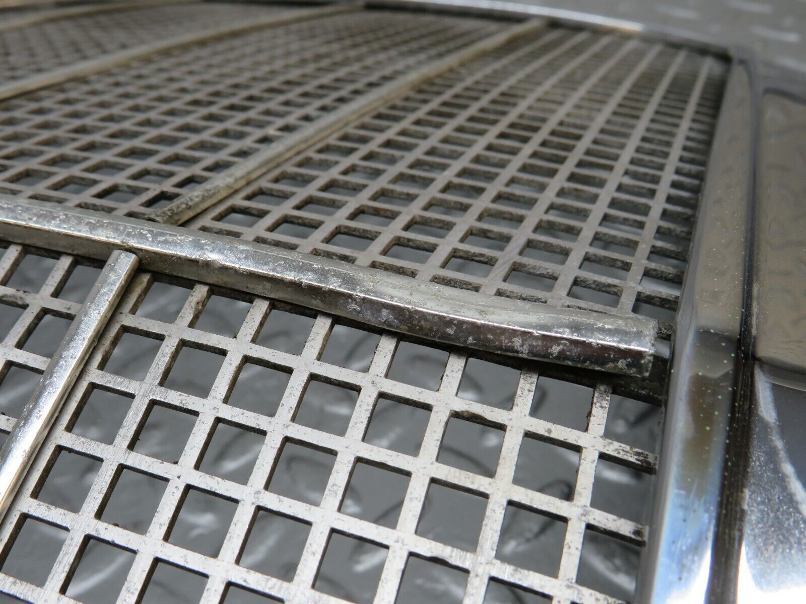 40343 Mercedes-Benz W110 230 Bonnet Grill Chrome