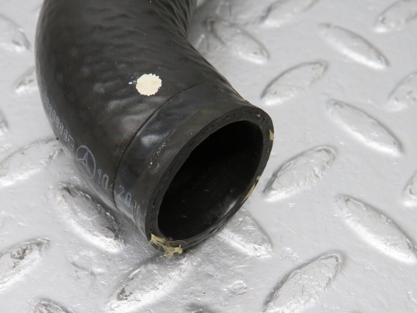 39620 Mercedes-Benz R129 320SL Coupe Radiator Hose Pipe 1042030482