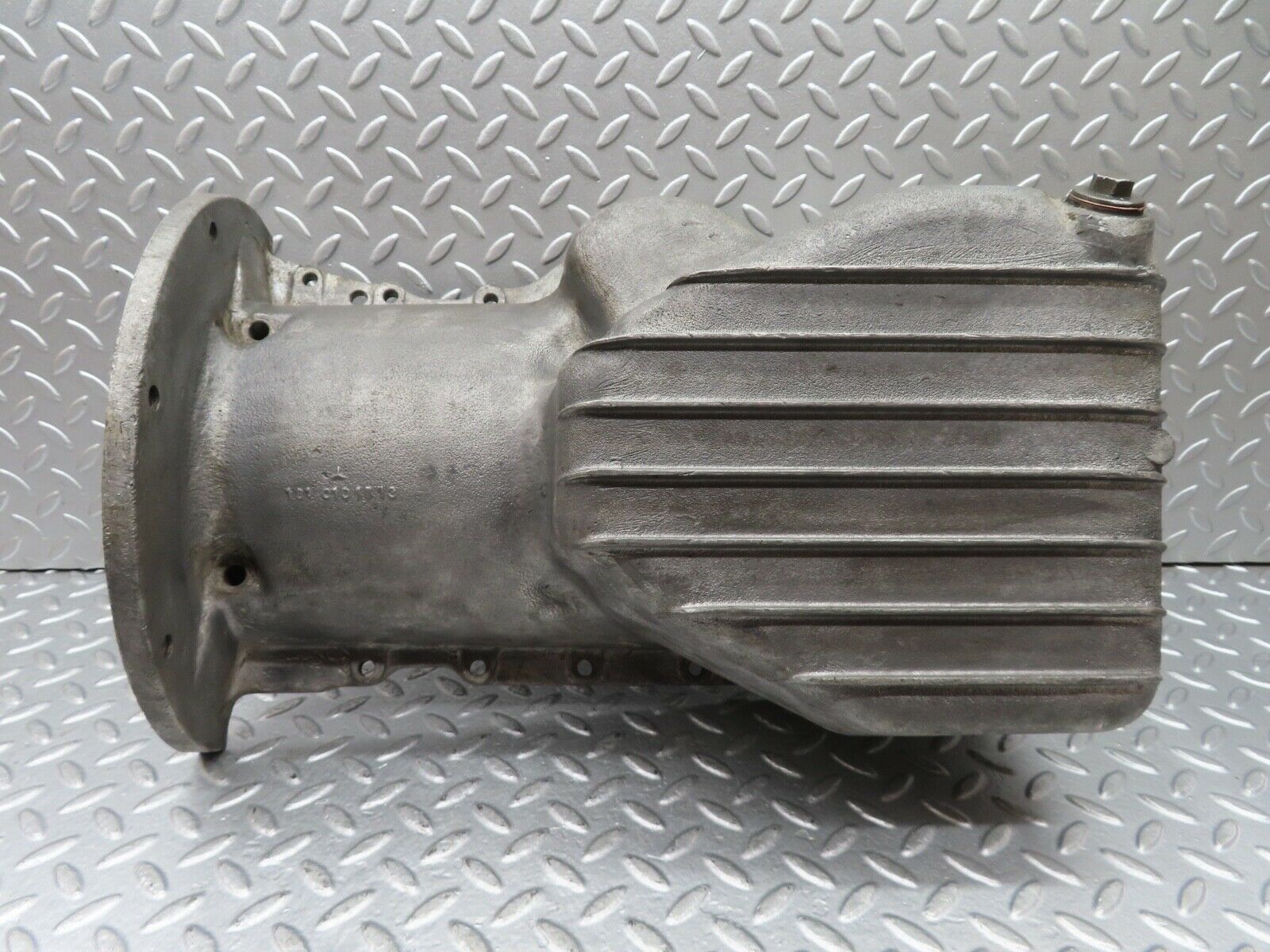 18551 Mercedes-Benz W136 170V Oil Pan Oil Sump 1810101813