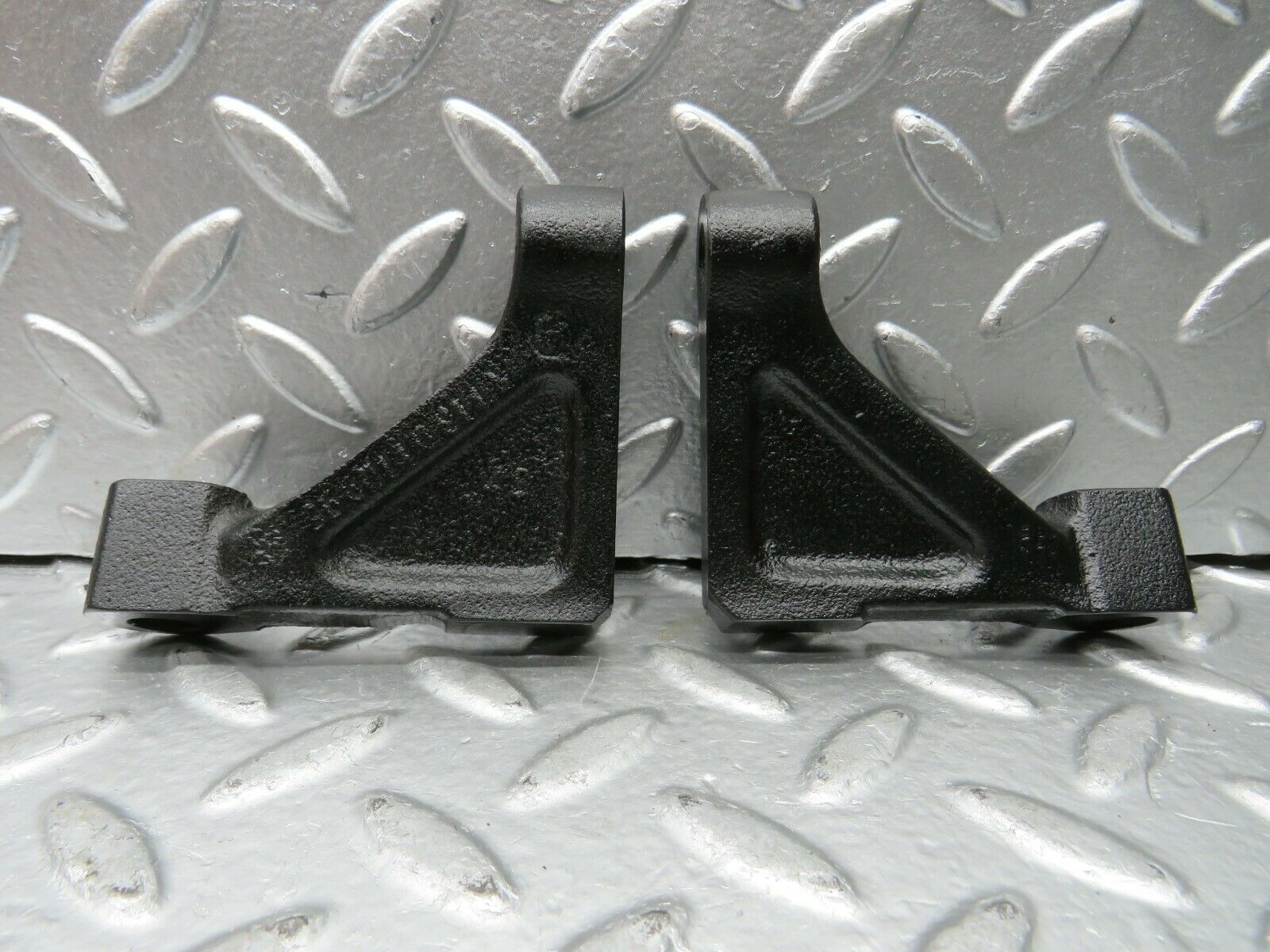 22902 Mercedes-Benz C107 450SL Engine Mount Bracket Pair 1160110895 1160110995