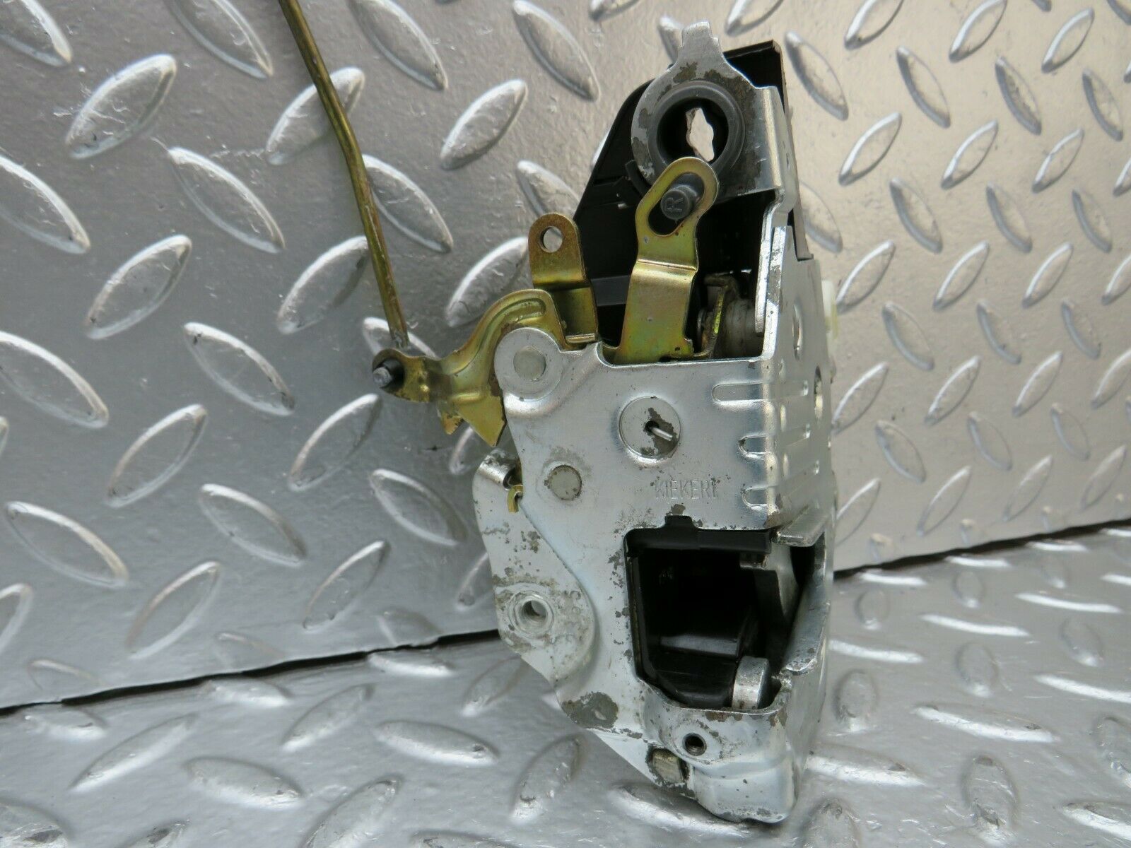 24196 Mercedes-Benz S124 220TE Wagon Front Right Door Lock Mechanism