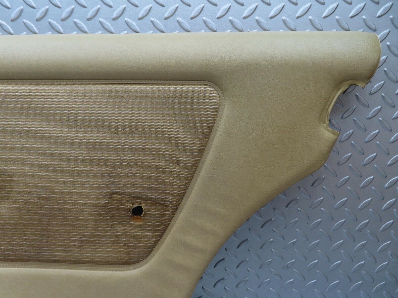 13511 Mercedes-Benz W123 200 Rear Right Door Card Cream