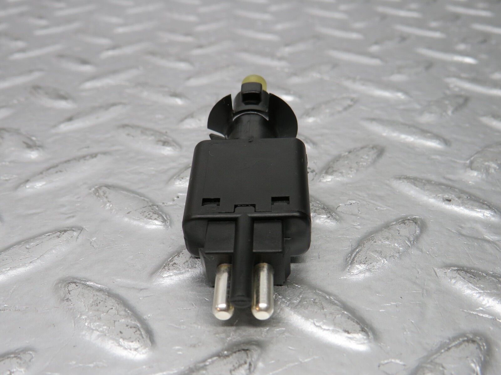 29528 Mercedes-Benz W124 230E Brake Light Switch 0005457709