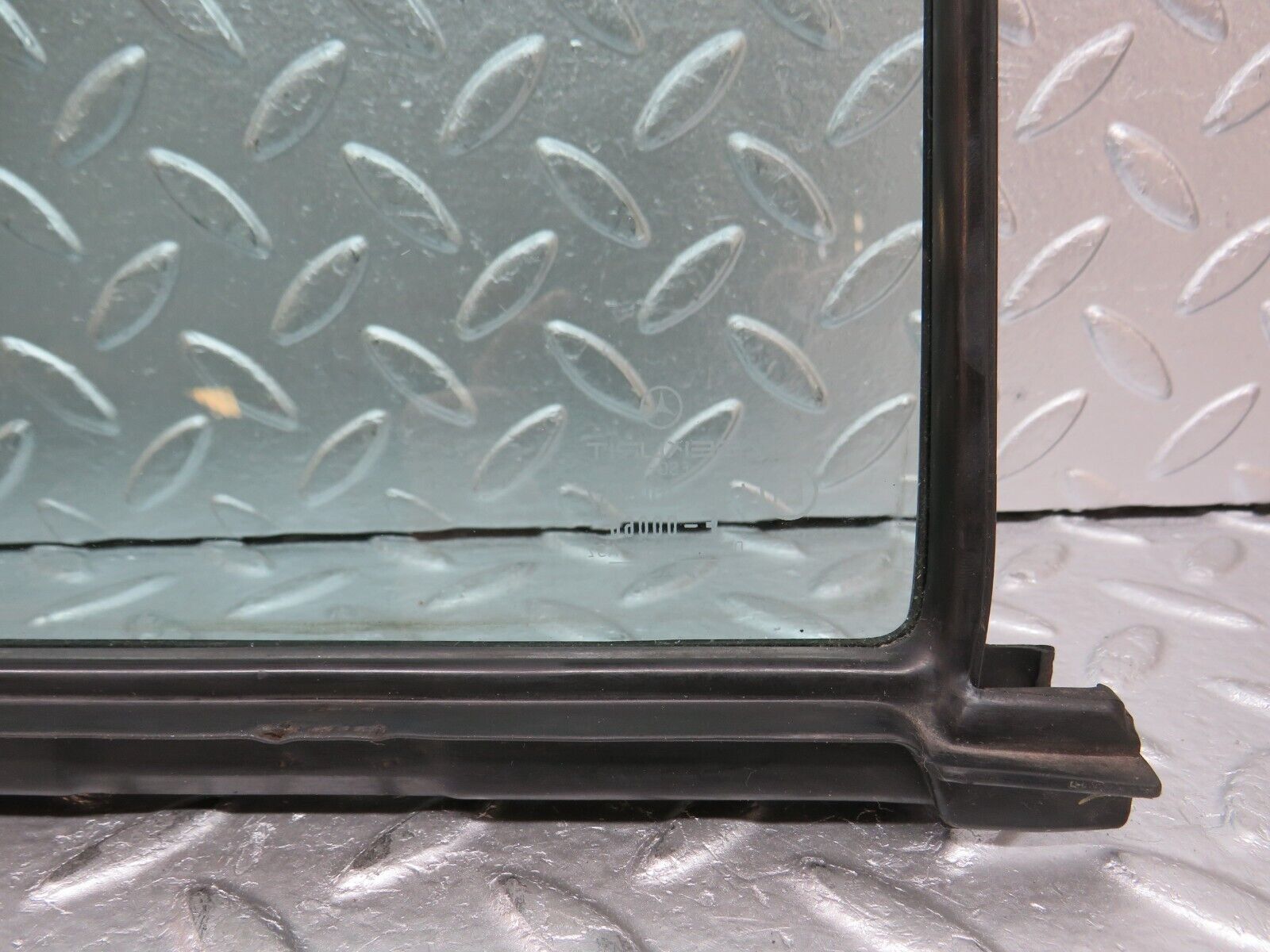 0627 Mercedes-Benz W123 230E Left Rear Door Quarter Glass 1237350124