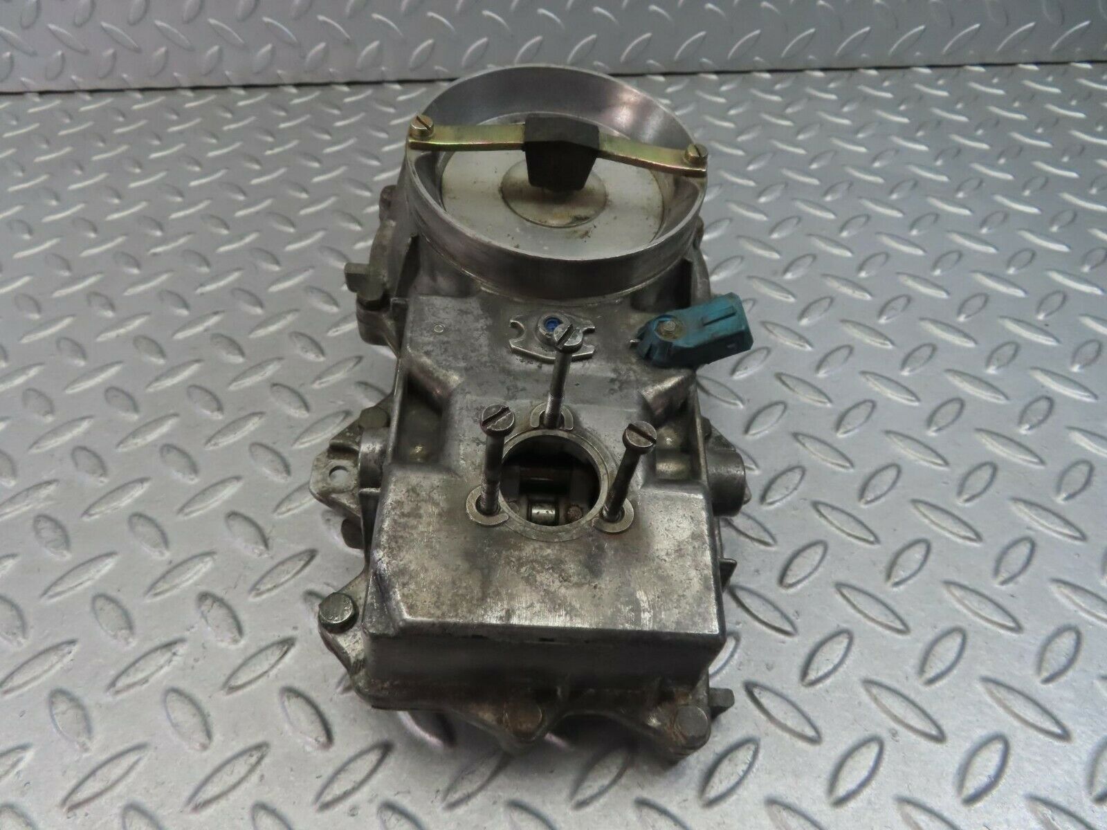 8519 Mercedes-Benz W123 Air Flow Mass Meter Sensor Bosch 0438120032