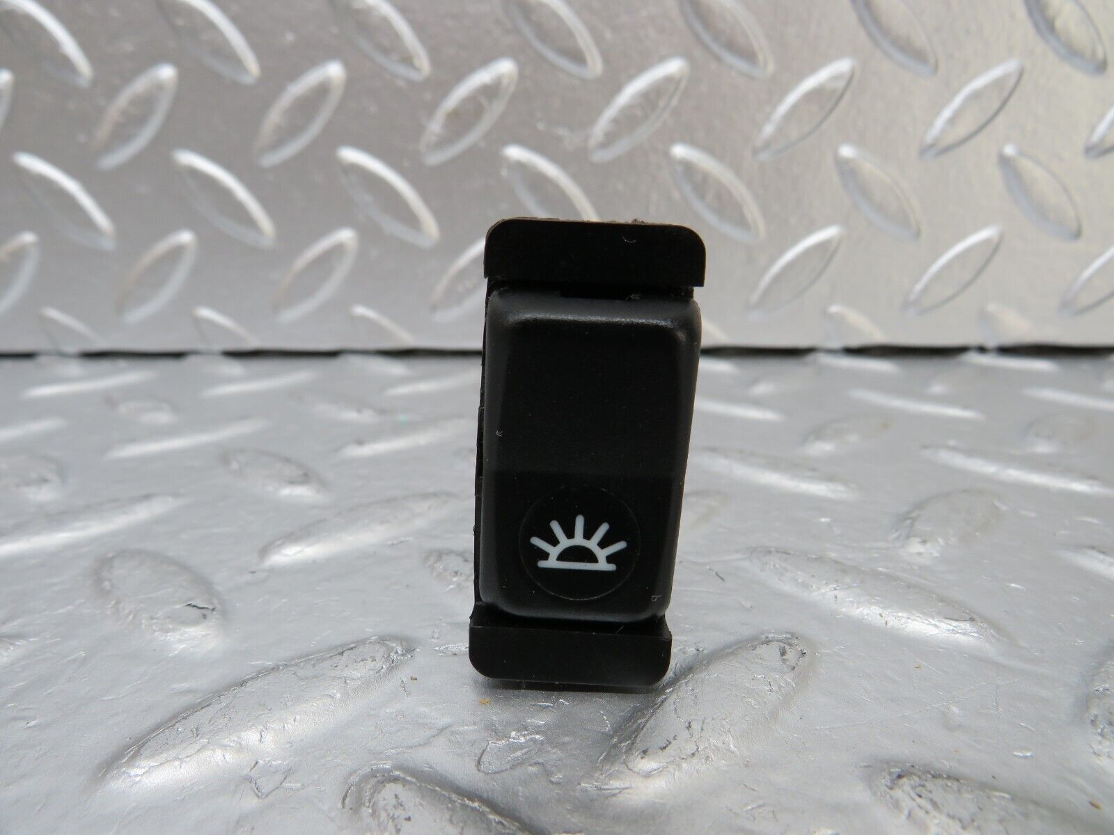 25521 Mercedes-Benz W123 200 Interior Light Switch 0008205910