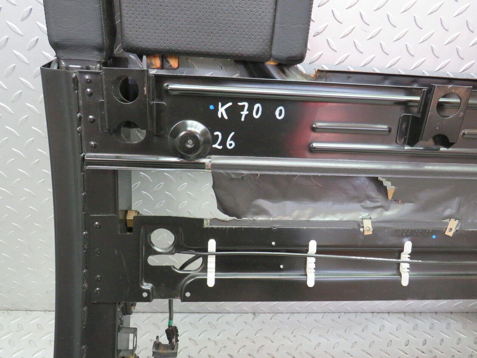 38181 Mercedes-Benz A124 320E Cabriolet Rear Headrest Complete Mechanism 1248600632 1248601032