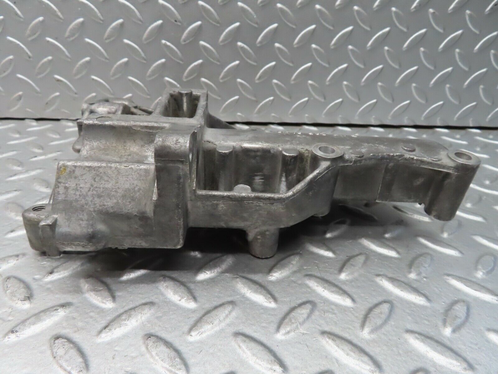 19555 Mercedes-Benz C140 CL420 Coupe AC Compressor Mount Bracket 1192363130