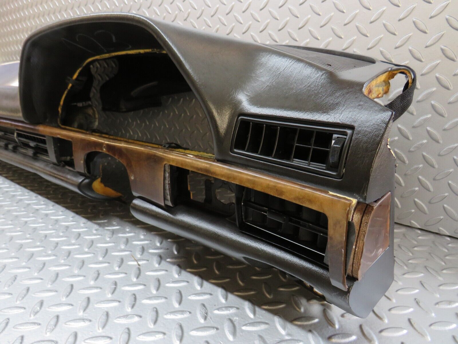 37158 Mercedes-Benz C126 420SEC Coupe Dashboard Black