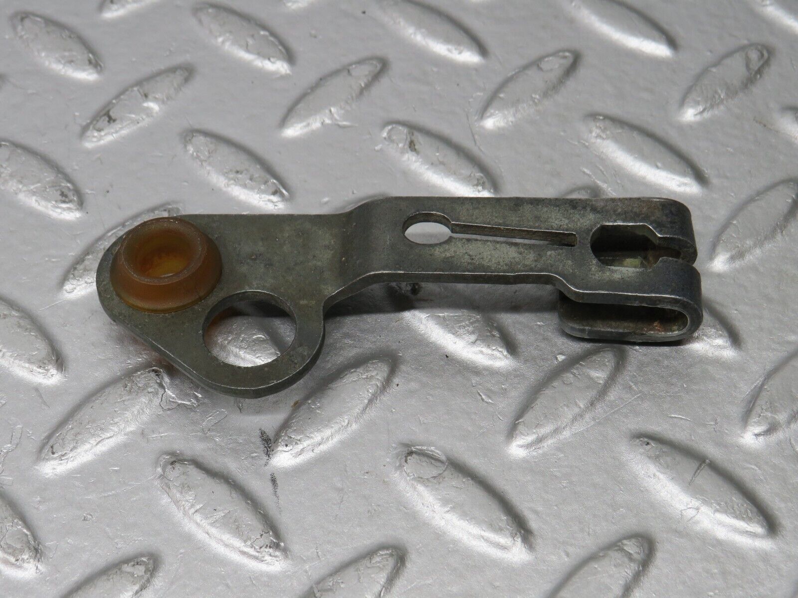 39707 Mercedes-Benz R129 320SL Coupe Automatic Gearbox Linkage Bracket