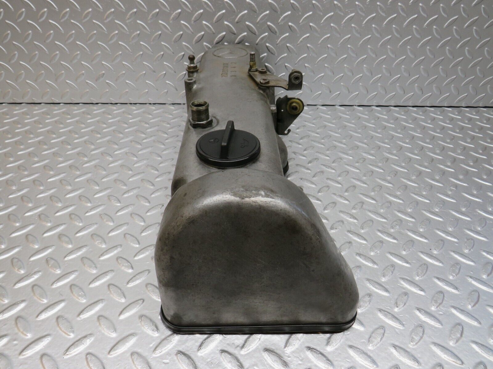 0883 Mercedes-Benz C123 240D Cylinder Head Valve Cover 6160161105