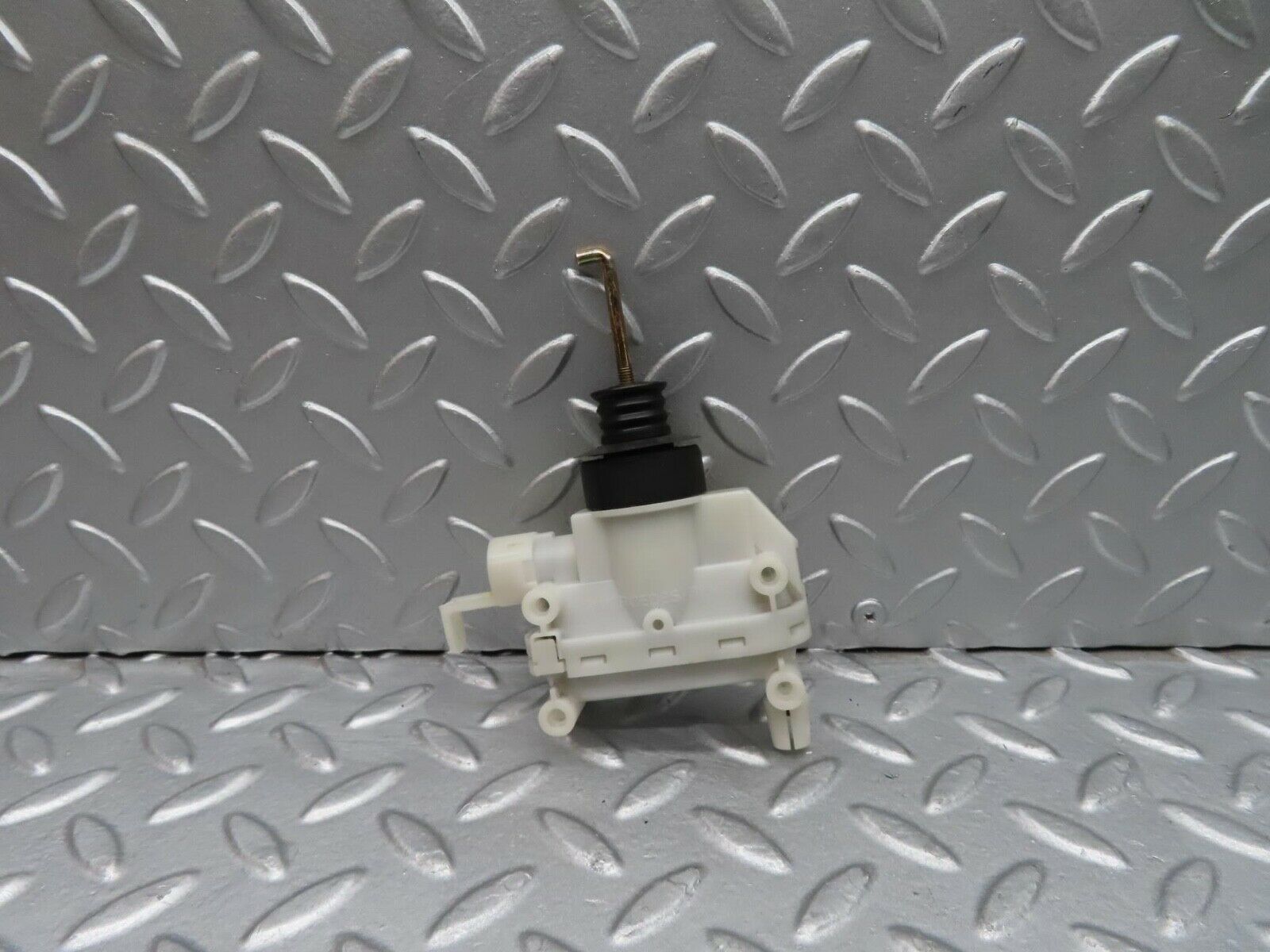 11994 Mercedes-Benz R129 300SL Coupe Door Lock Vacuum Actuator Left