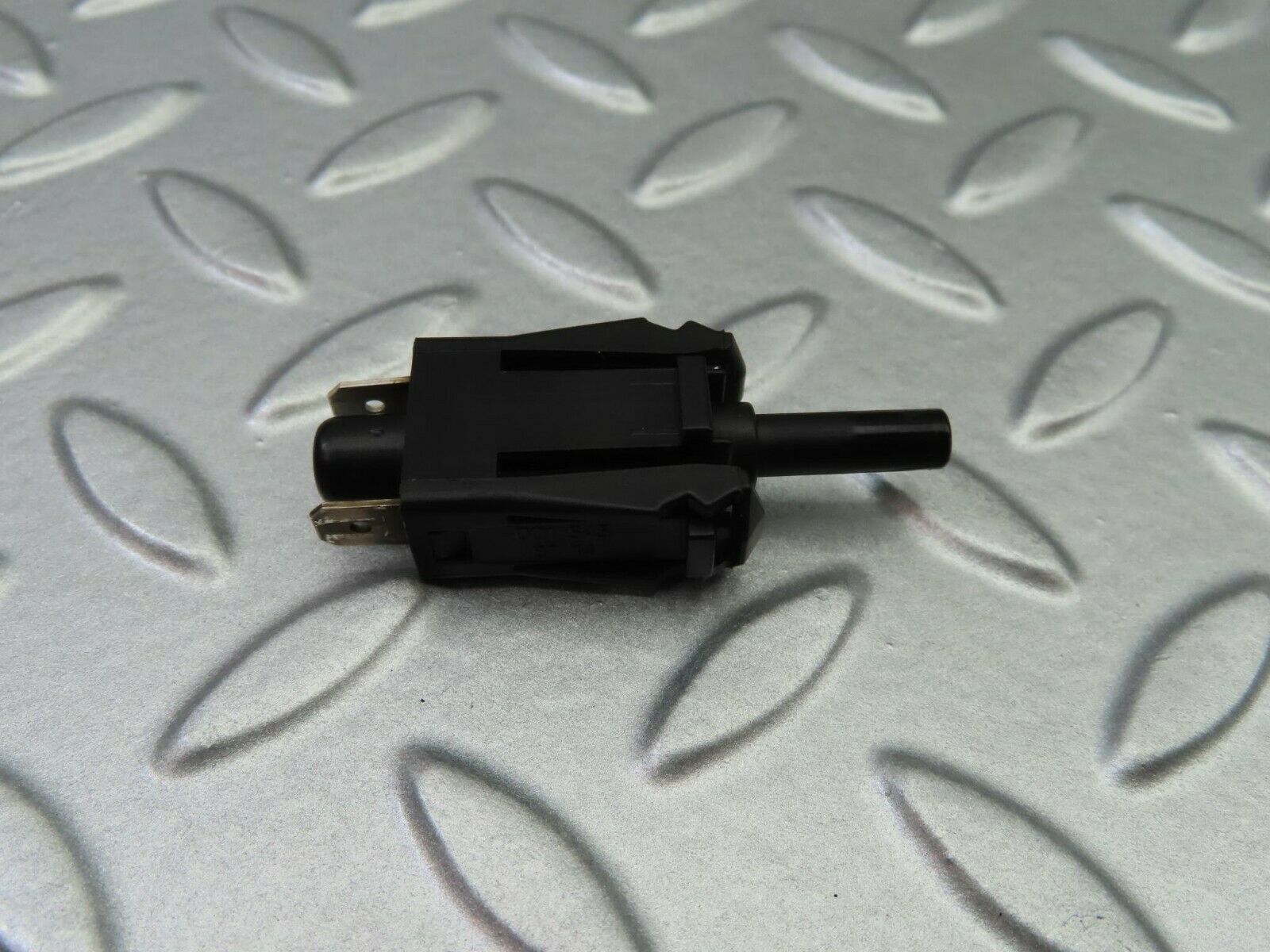 6508 Mercedes-Benz S124 E220 Wagon Door Contact Switch 0015458714