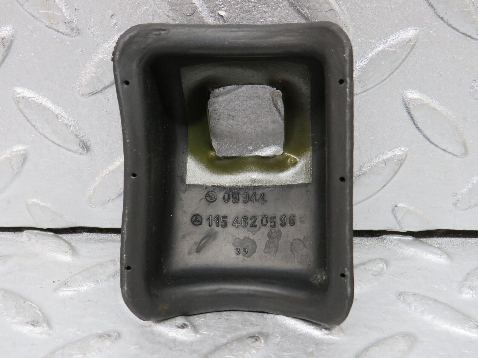 37436 Mercedes-Benz W109 300SEL Indicator Rubber Cover 1154620596