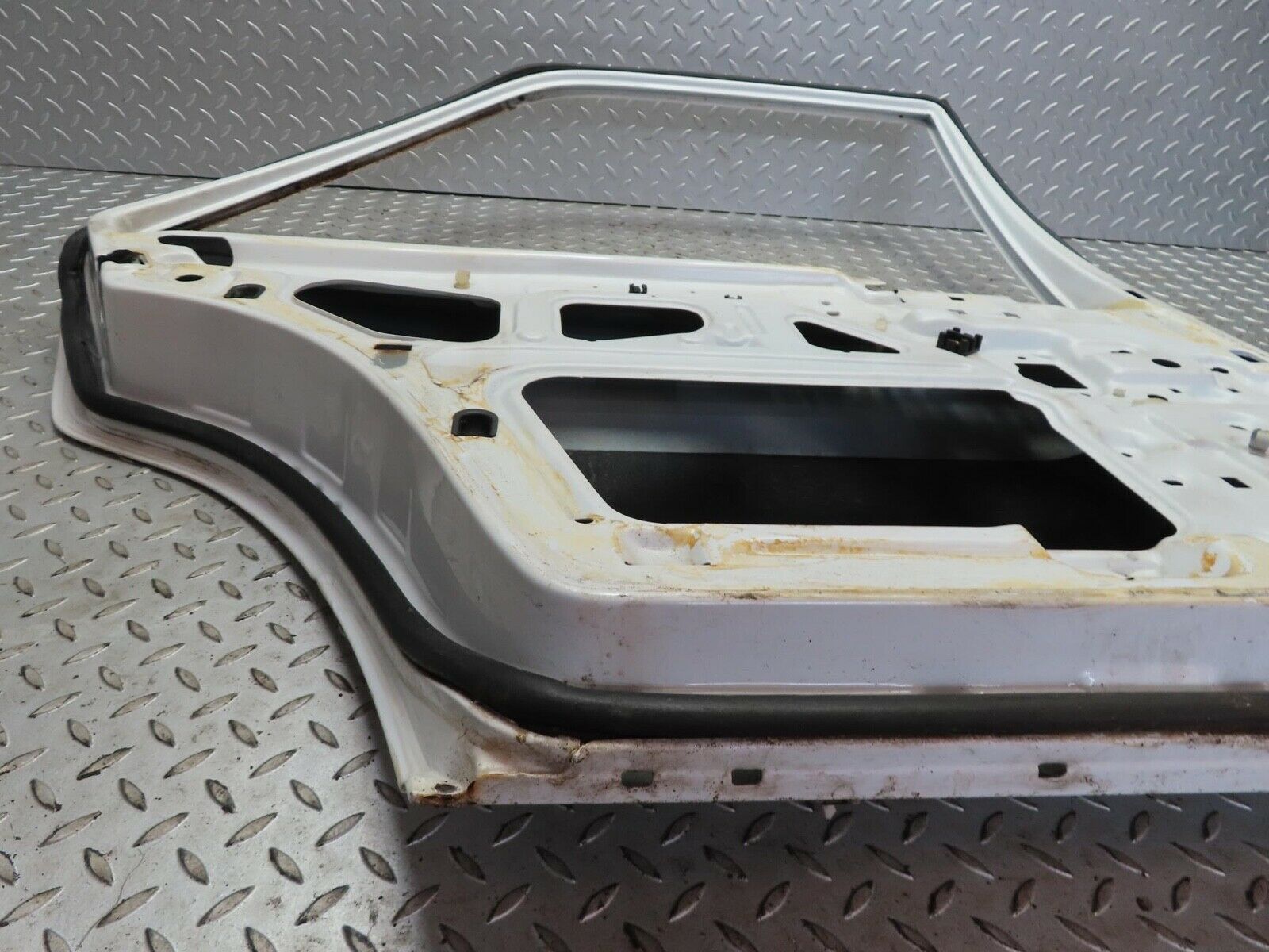 16211 Mercedes-Benz W124 260E Rear Left Door