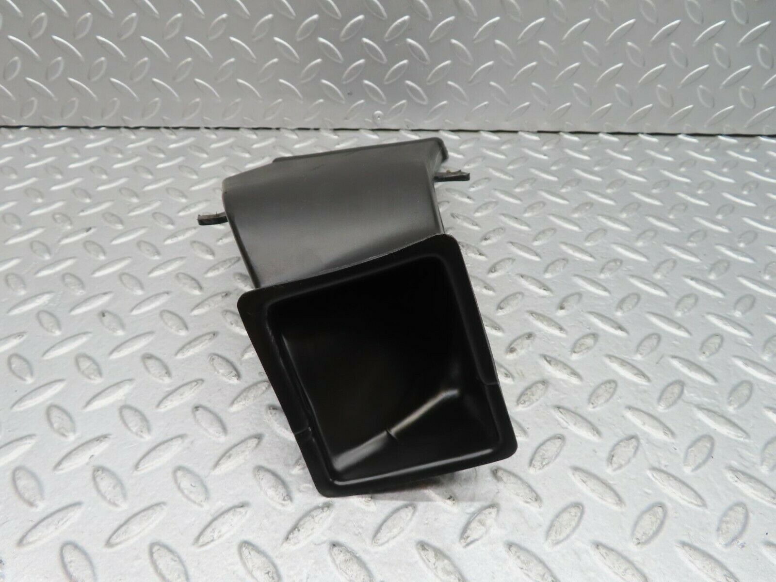 16592 Mercedes-Benz C107 380SLC Floor Ventilation Duct Right 1078310246