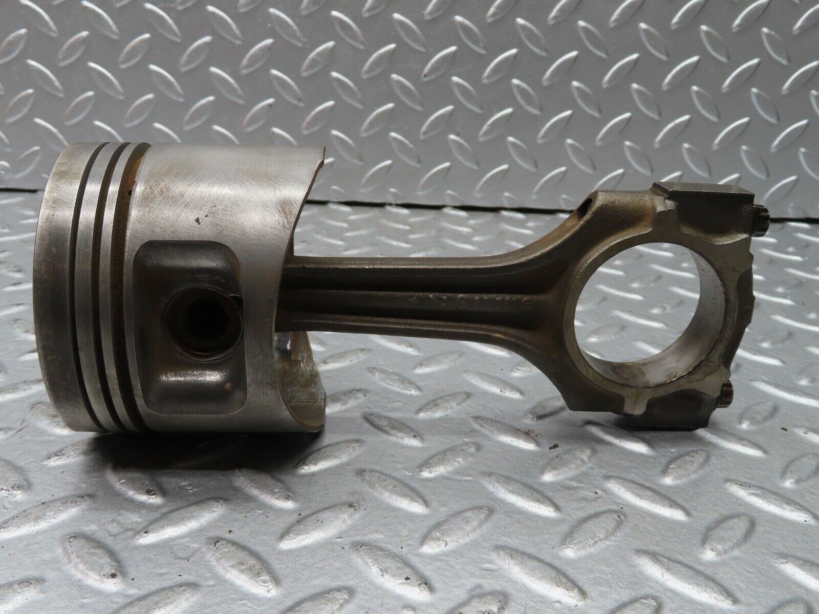 21367 Mercedes-Benz W123 230E Piston With Connecting Rod 95.495 mm