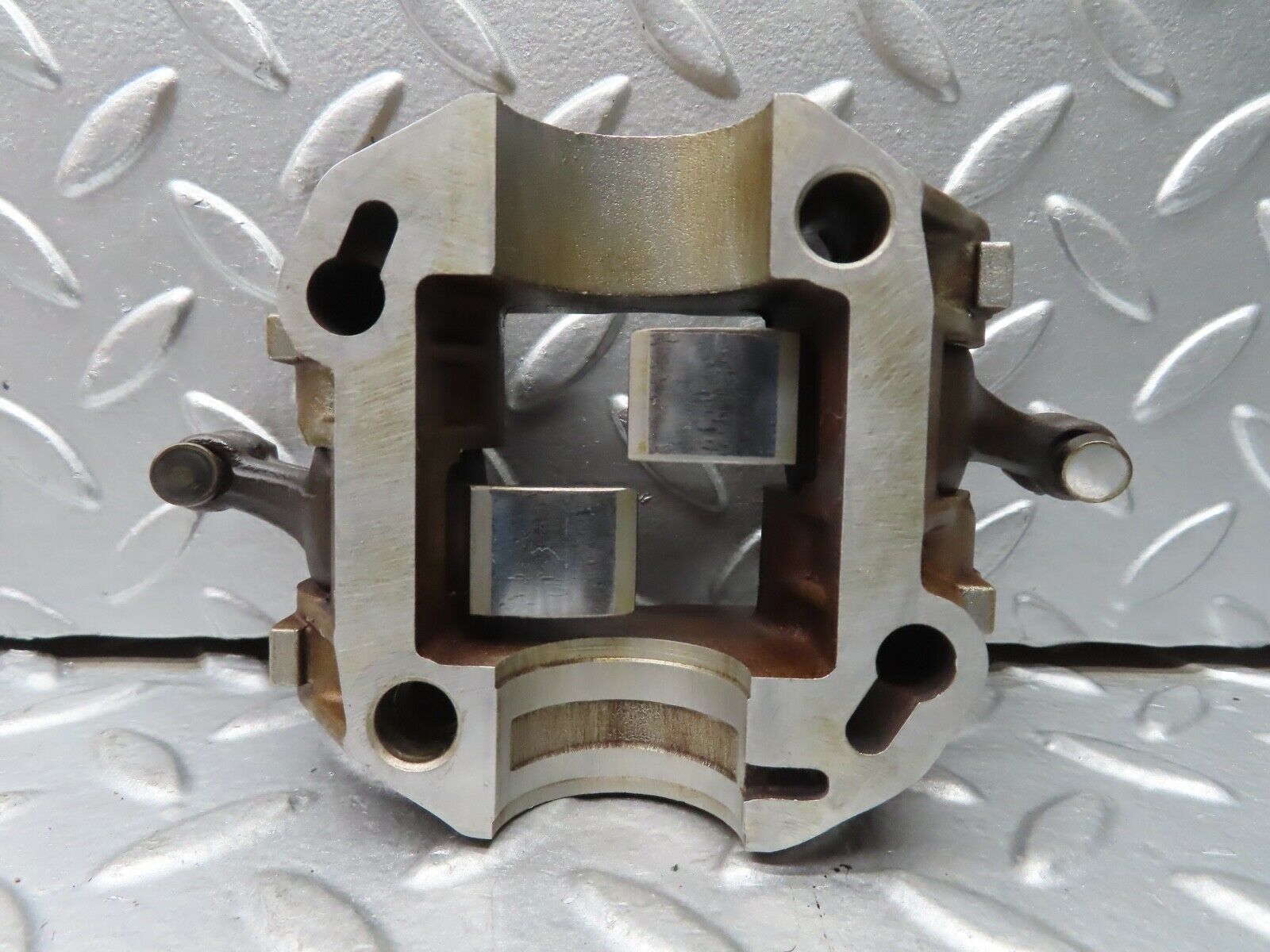 21272 Mercedes-Benz W123 230E Rocker Arms Camshaft Bearing Block 1020512110